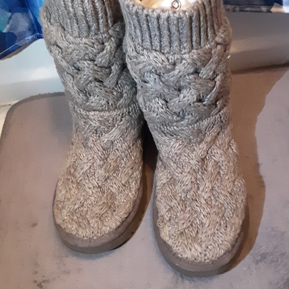 UGG Bundle - Picture 3 of 6